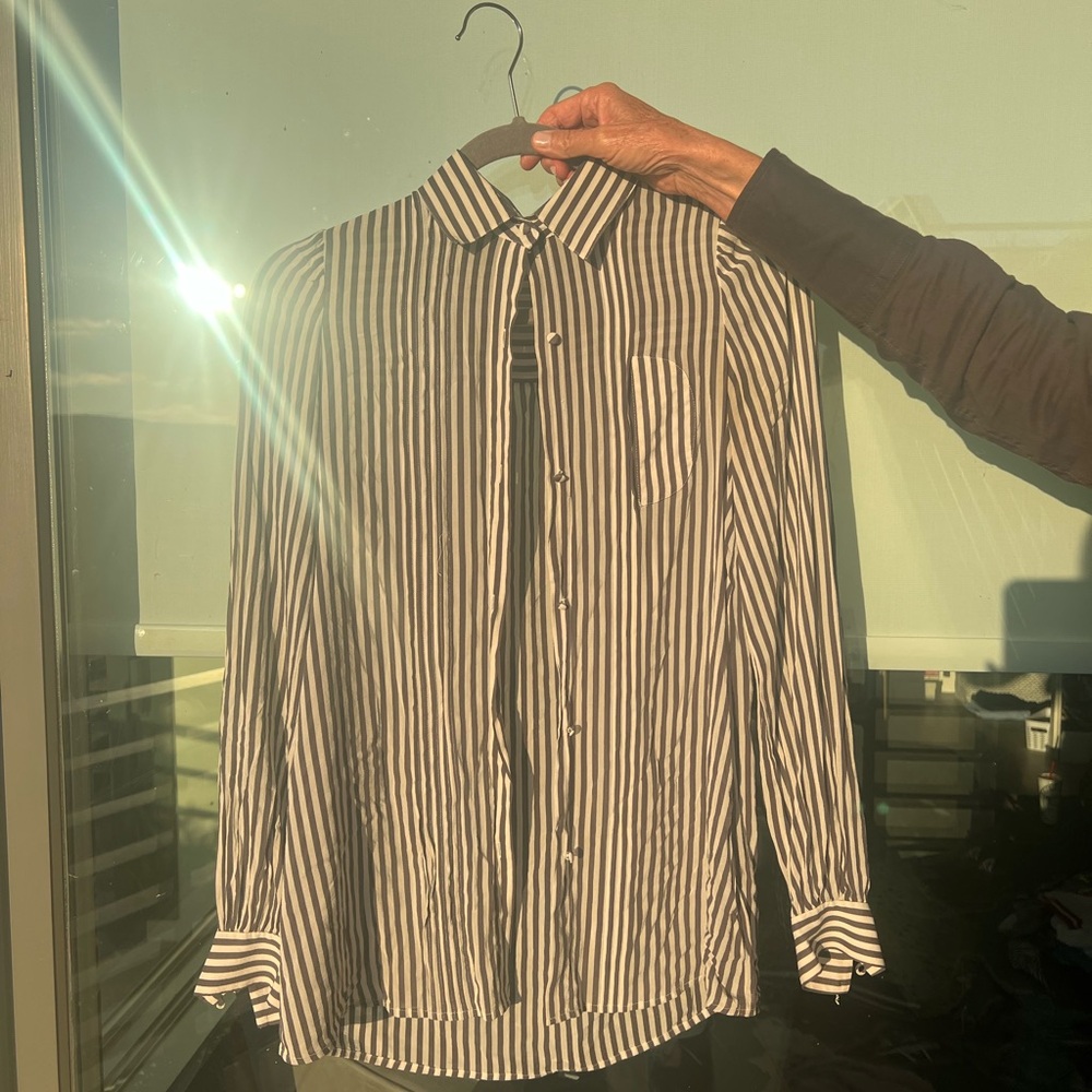 ALICE AND OLIVIA BLACK AND WHITE STRIPE BLOUSE